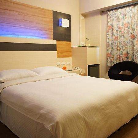 Ying Dai Hotel Тайнань Экстерьер фото