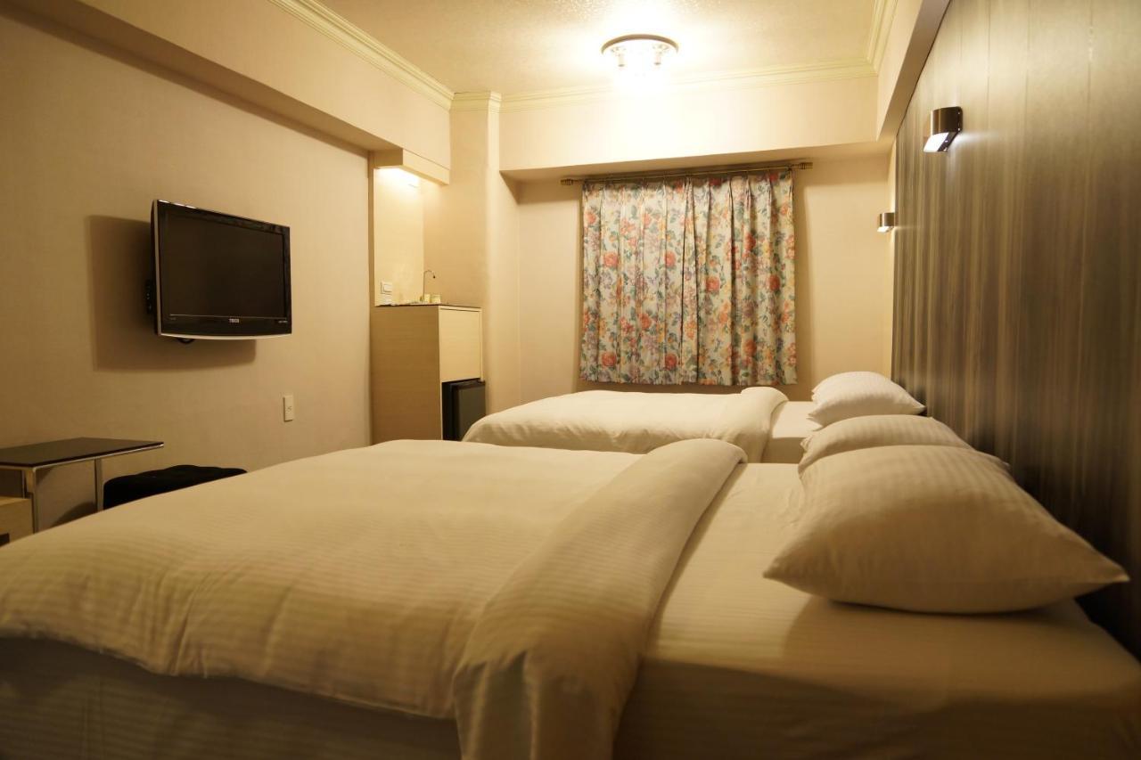 Ying Dai Hotel Тайнань Экстерьер фото