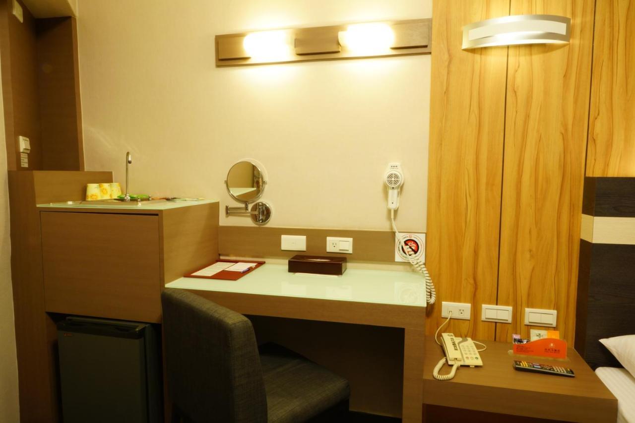 Ying Dai Hotel Тайнань Экстерьер фото