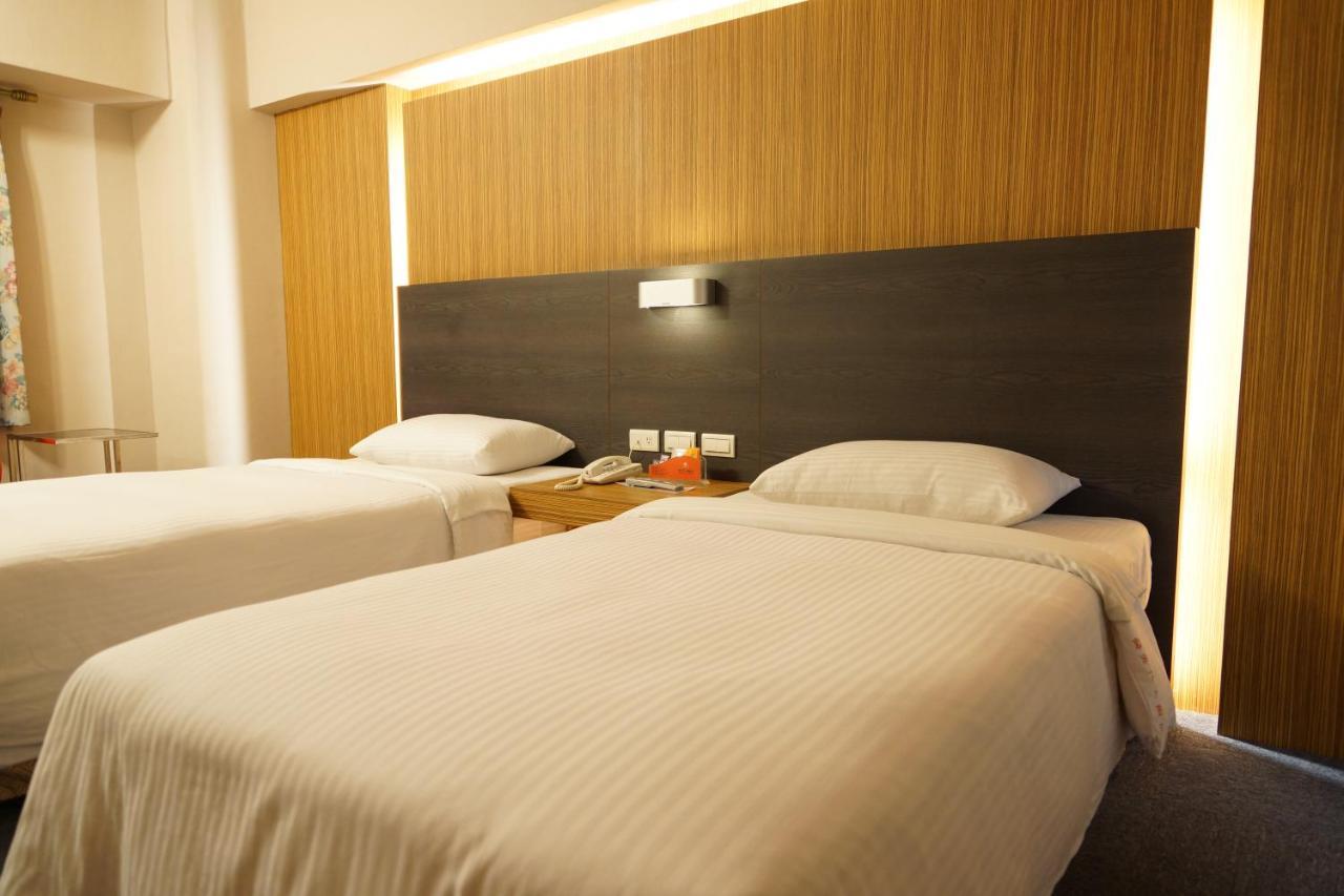 Ying Dai Hotel Тайнань Экстерьер фото